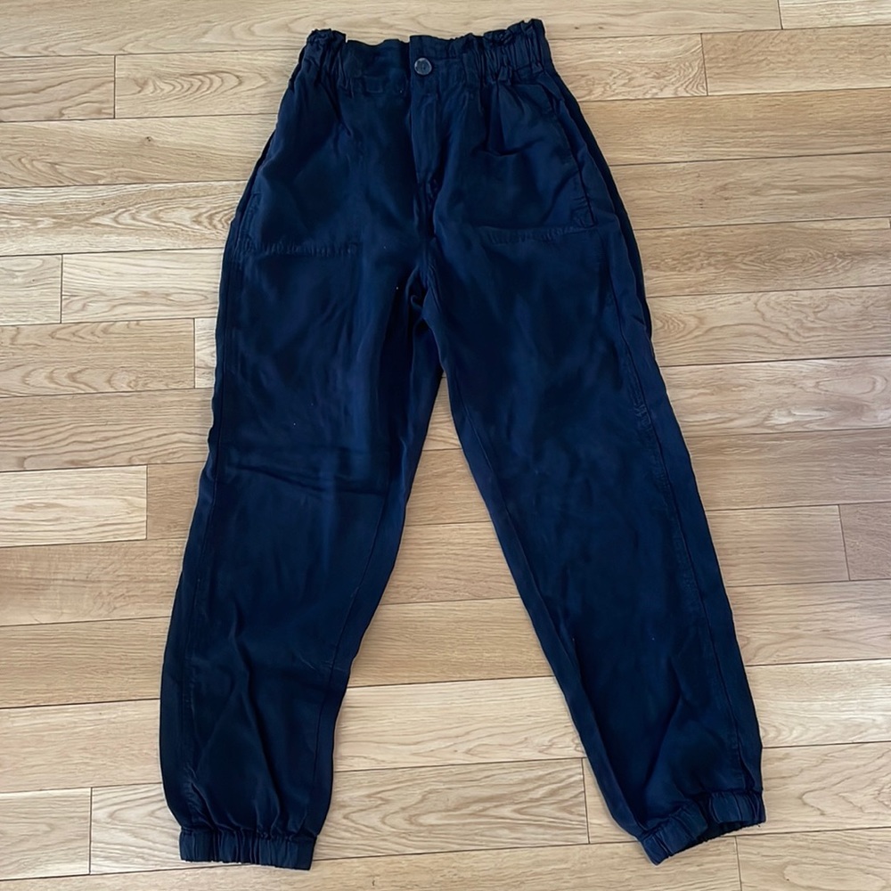 American Eagle paper bag waist jogger pant. Size small. NWT!